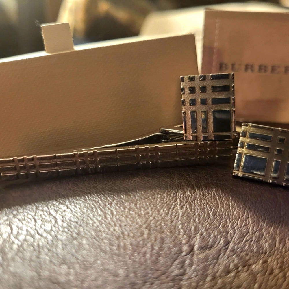 Burberry Stainless Steel Men's Cufflinks And Tie Bar Set W/ Fragrance Sample